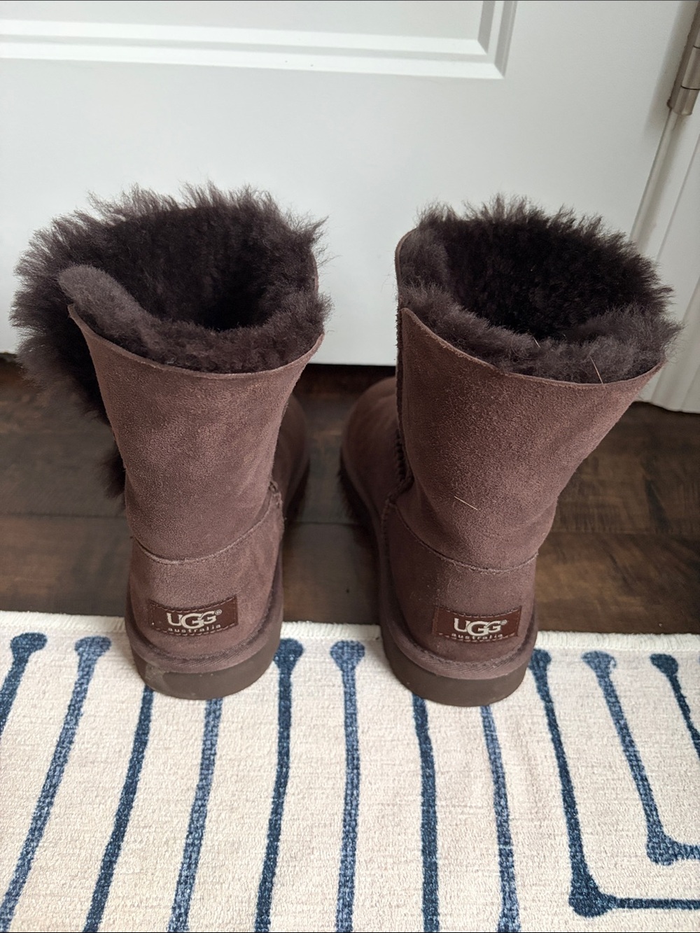 UGG Women's Short Shearling Boots in Chocolate Brown (Women’s 5.5 / Kid’s 4)